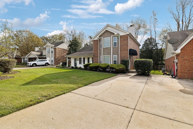 view of front facade featuring a front lawn