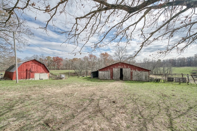 view of yard featuring an outbuilding and a rural view