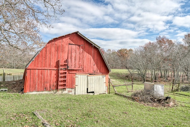 view of outdoor structure with a yard