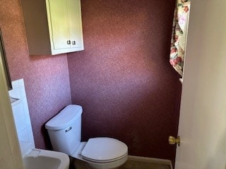 bathroom featuring toilet