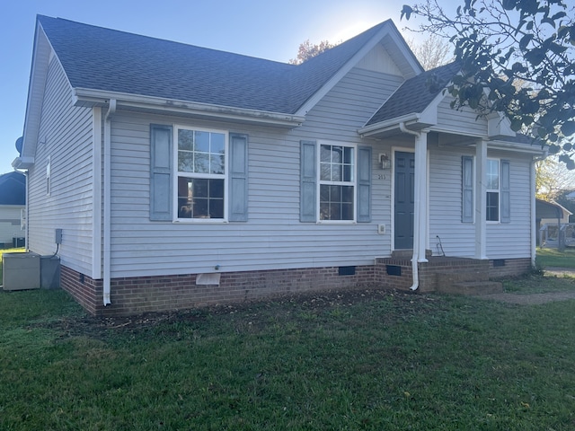 view of front of house with a front yard