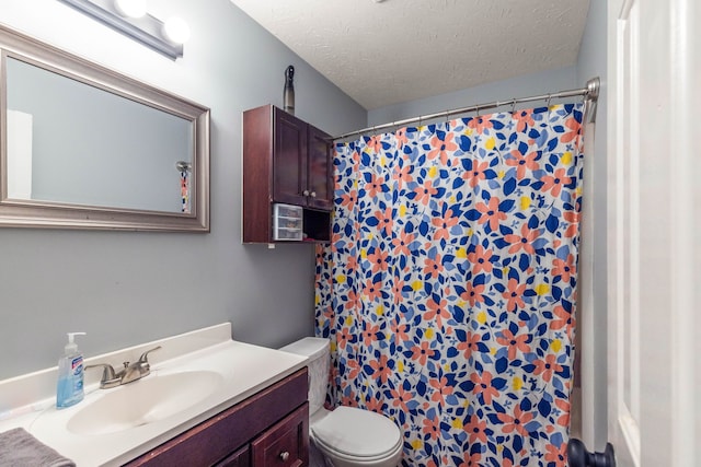 bathroom featuring a shower with curtain, vanity, a textured ceiling, and toilet