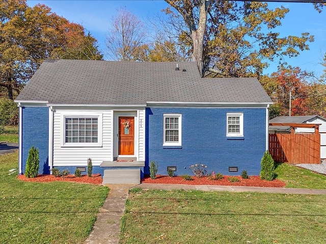 view of front of house with a front lawn