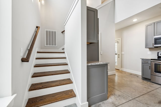 stairway featuring concrete flooring