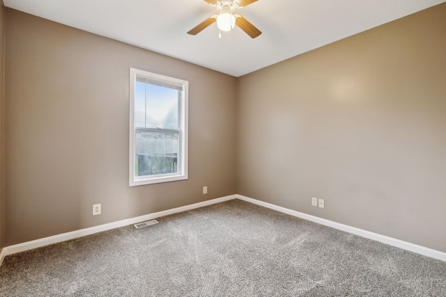 carpeted spare room featuring ceiling fan