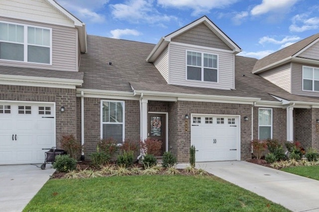 view of front of home featuring a front lawn and a garage