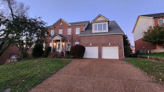 view of front facade featuring a garage and a front lawn