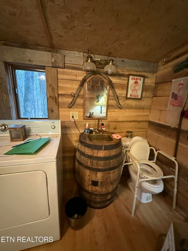 laundry room featuring hardwood / wood-style flooring