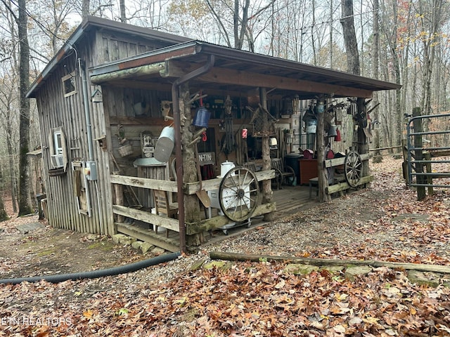 view of outbuilding