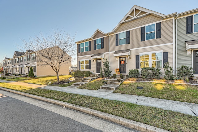 view of front facade featuring a front yard