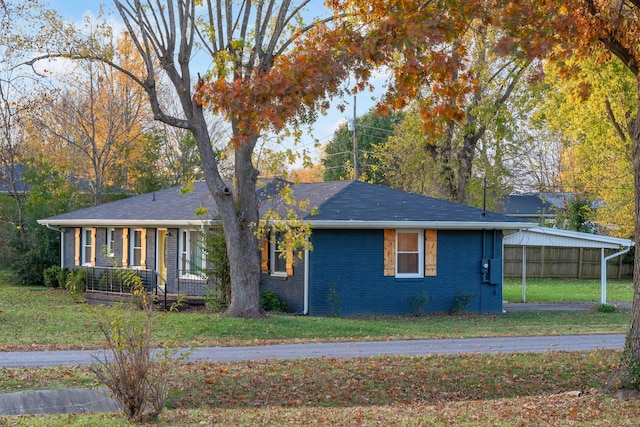 single story home featuring a front yard