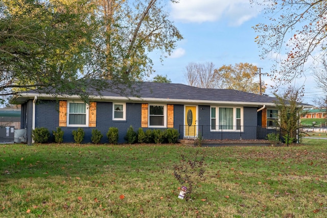 single story home featuring a front yard