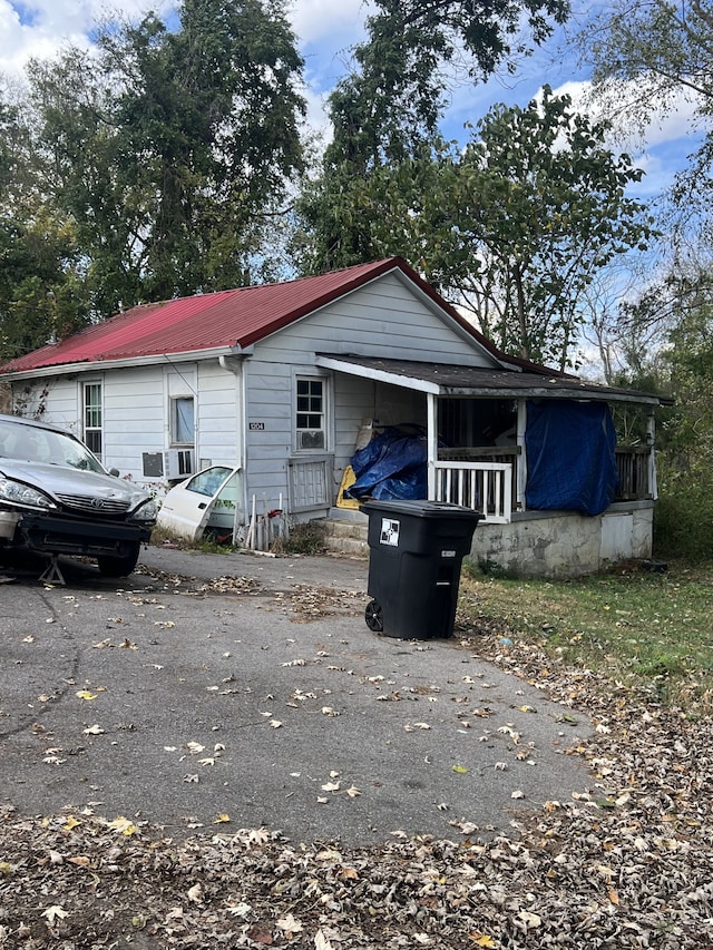 view of front of house with a porch