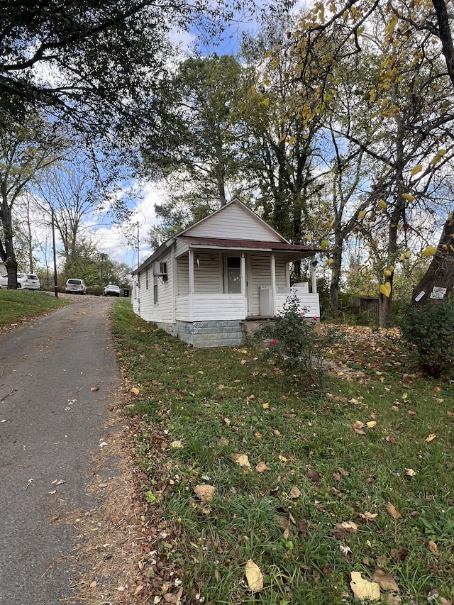 view of front of property with a front yard and a porch