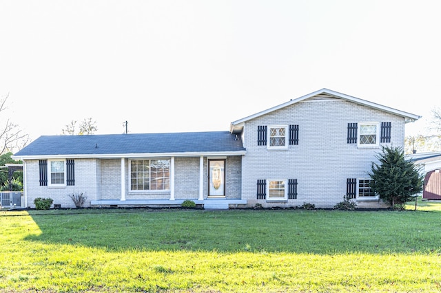 split level home featuring cooling unit and a front yard