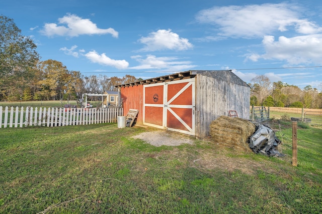 view of outdoor structure featuring a yard