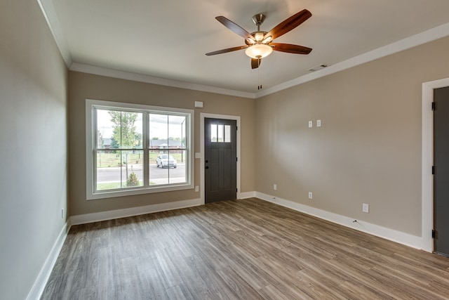 foyer with hardwood / wood-style flooring, ceiling fan, and ornamental molding