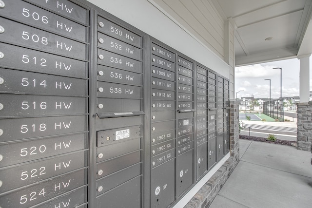 view of home's community with mail boxes