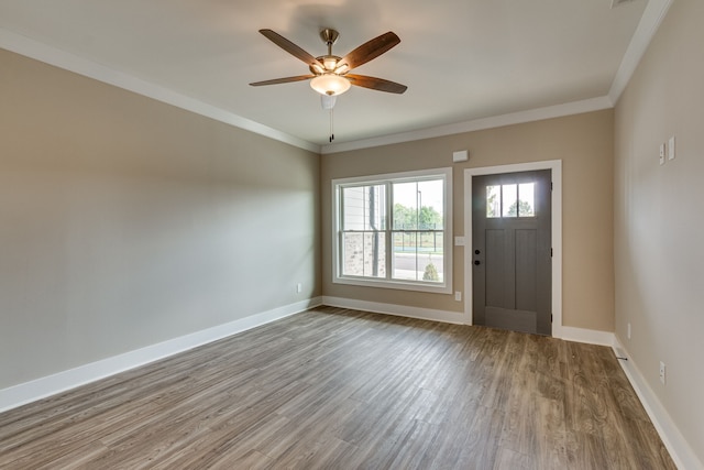 foyer entrance featuring hardwood / wood-style floors, ceiling fan, and crown molding