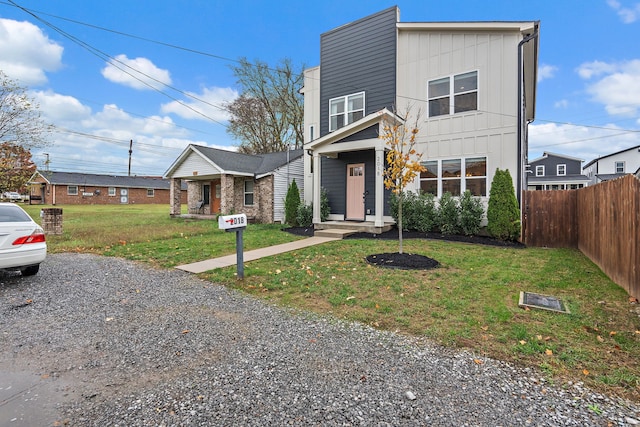 view of front facade with a front yard