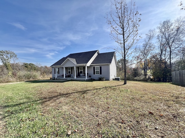 view of front of house featuring a front lawn