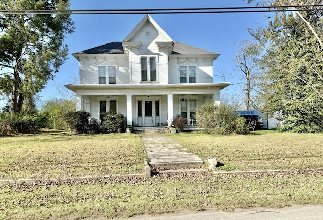 view of front of property with a front yard