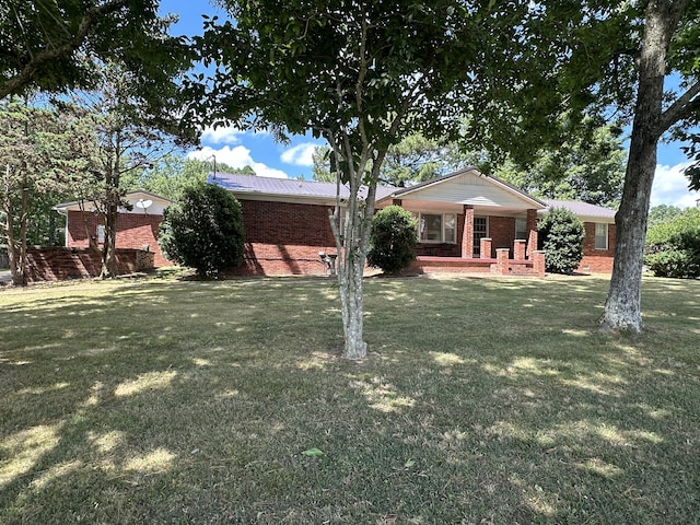 view of front facade with covered porch and a front lawn