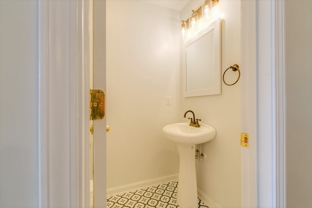 bathroom featuring sink