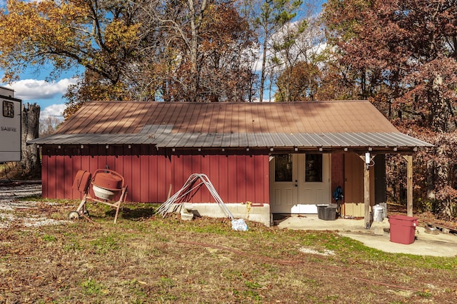 view of outbuilding