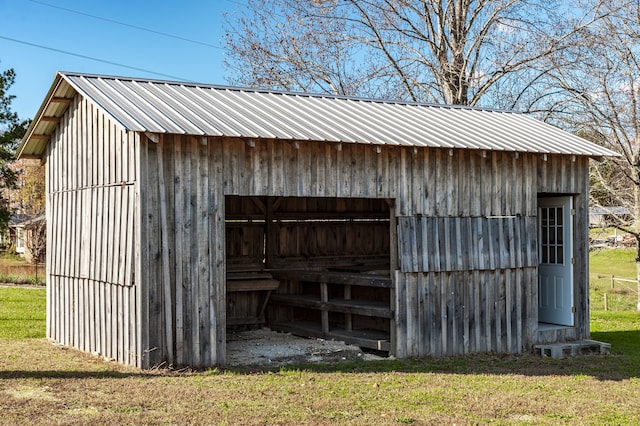 view of outdoor structure featuring a lawn