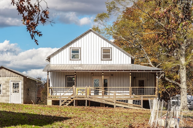 view of front of property featuring a porch