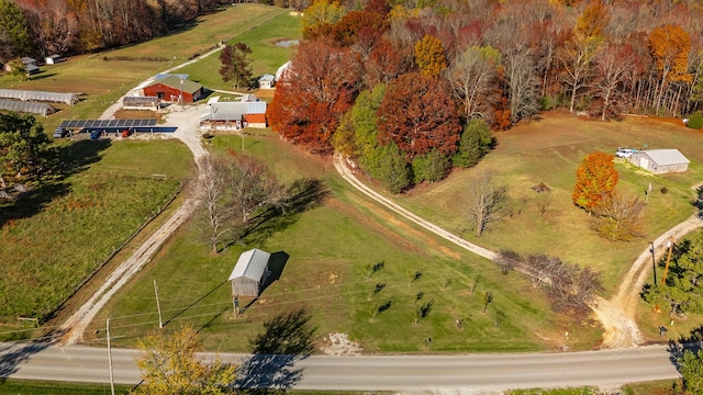 birds eye view of property featuring a rural view