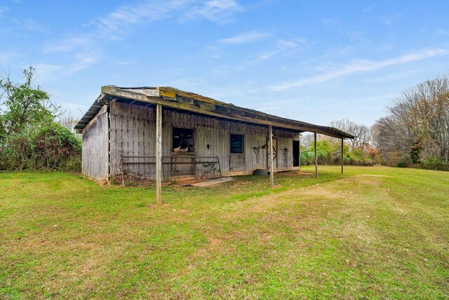 view of outdoor structure with a yard