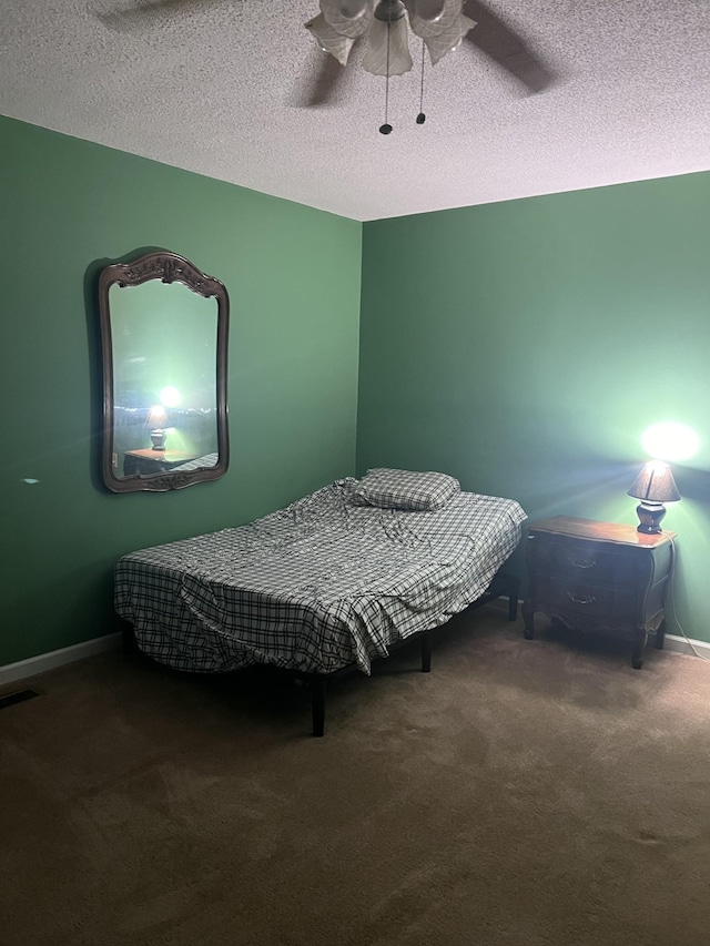 bedroom with carpet flooring, a textured ceiling, and ceiling fan