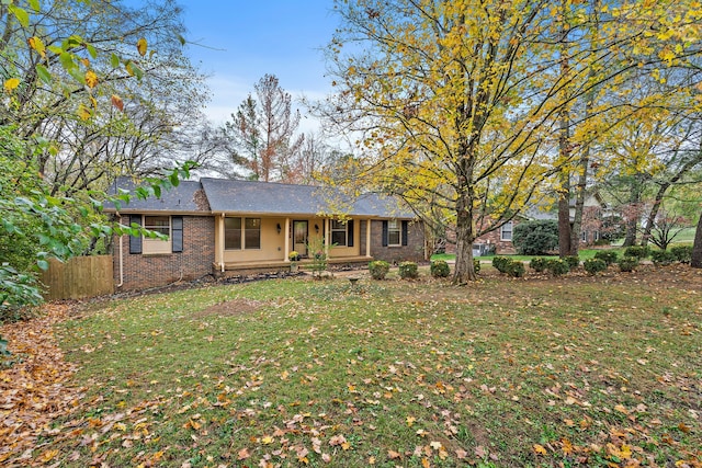 single story home with a front yard