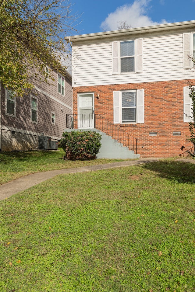 view of front of home with a front lawn