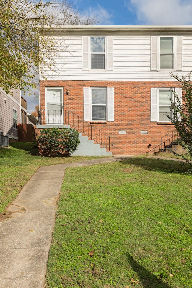 view of front of house with a front lawn