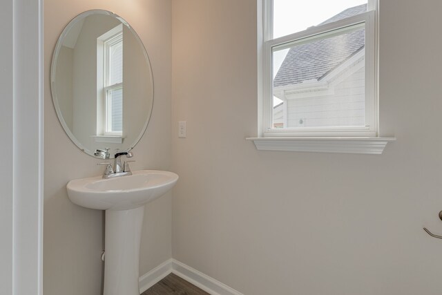 bathroom featuring sink