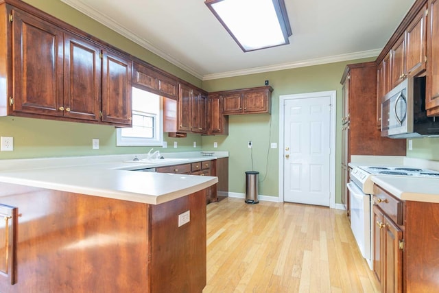 kitchen featuring sink, light hardwood / wood-style flooring, white electric stove, kitchen peninsula, and crown molding