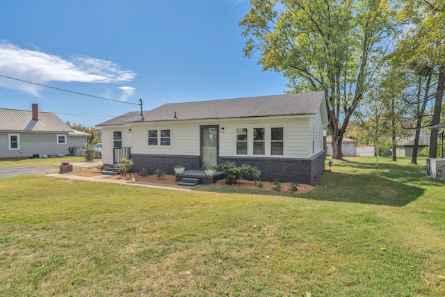 view of front of house with a front lawn