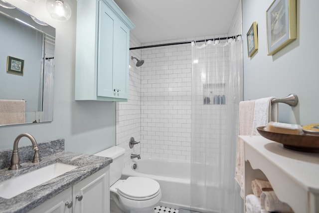 full bathroom featuring shower / tub combo with curtain, vanity, and toilet