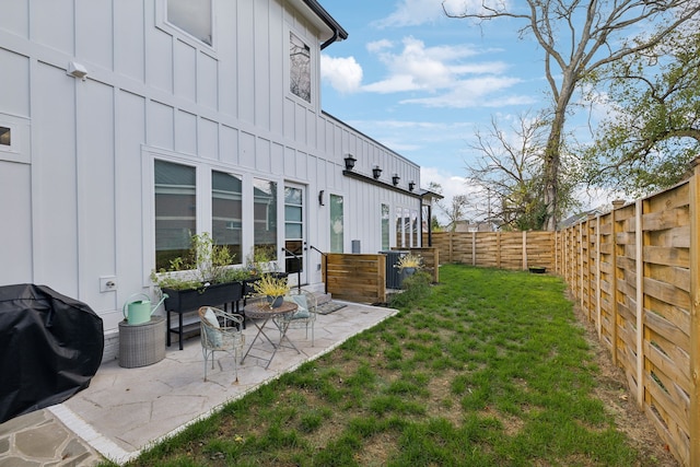 view of yard with a patio