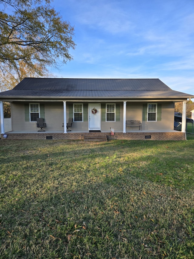 ranch-style house with covered porch and a front yard