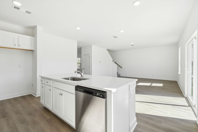 kitchen featuring a kitchen island with sink, sink, stainless steel dishwasher, dark hardwood / wood-style flooring, and white cabinetry