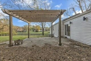 view of yard featuring a pergola