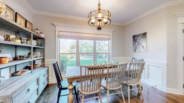 dining area featuring crown molding, dark hardwood / wood-style flooring, and a chandelier