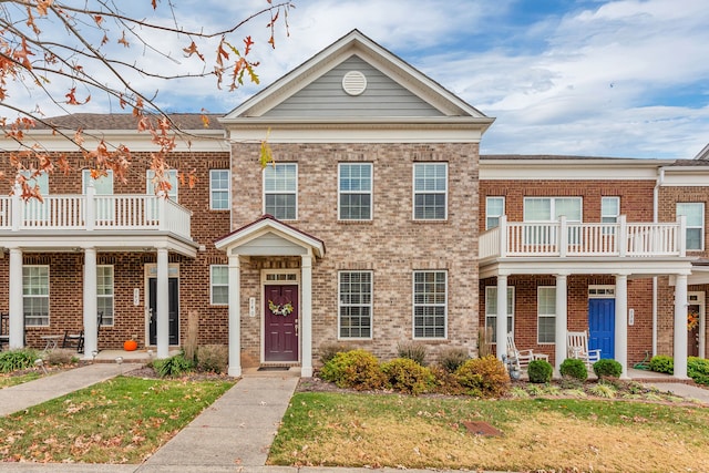 multi unit property with a balcony