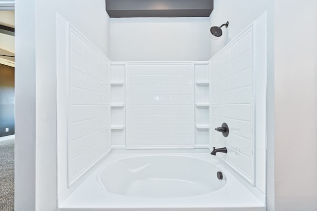 bathroom with tub / shower combination