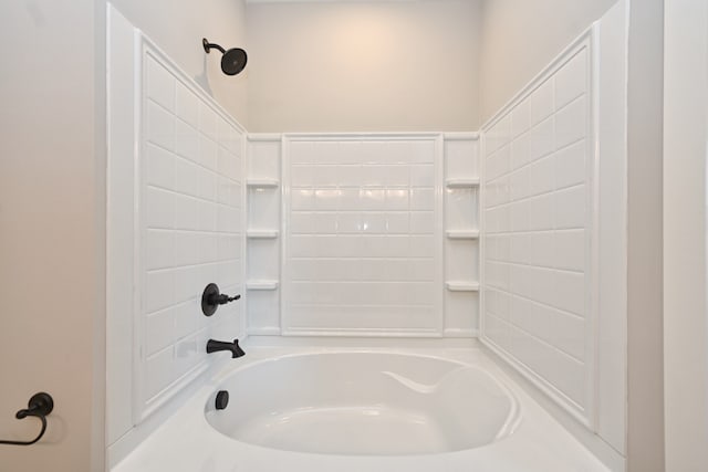 bathroom with bathtub / shower combination