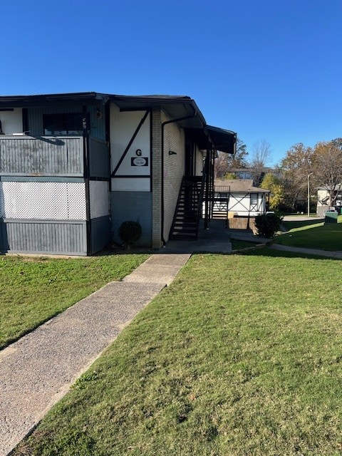 exterior space featuring a lawn